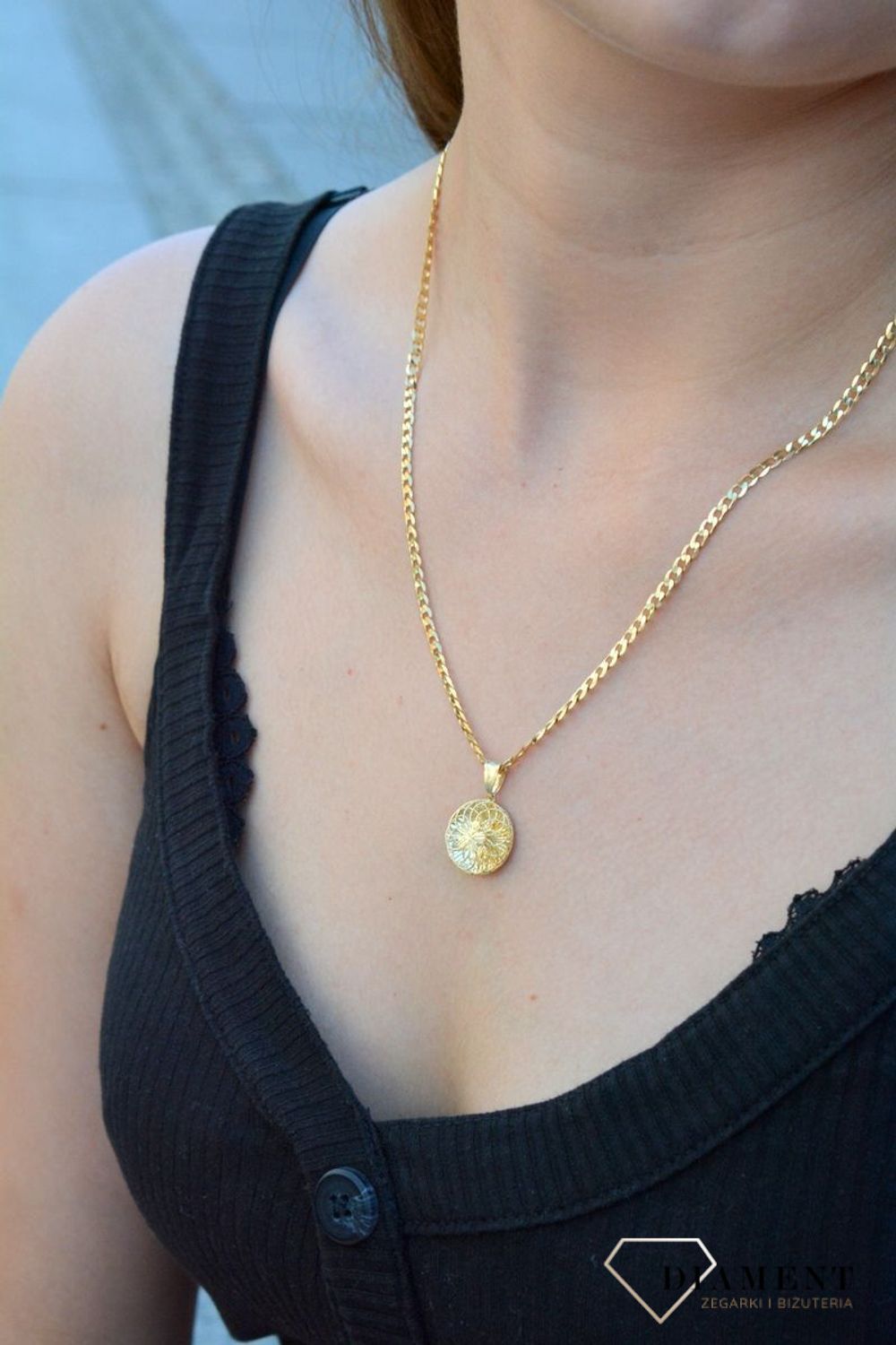 Złota zawieszka ażurowe kółko kwiatek ZA 5705 333. Złota zawieszka w ponadczasowej formie ażurowego kwiatka. Złoty wisiorek w ponadczasowym kształcie. Wisiorek to idealny pomysł na prezent, którym wy.jpg